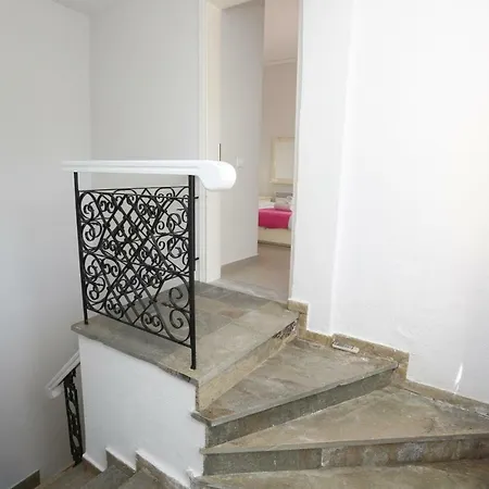 Villa Dimi - 100m Beach, 4 Bdrms, Garden, Sea View *