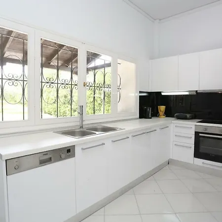 Dimi - 100m Beach, 4 Bdrms, Garden, Sea View Pefkochori