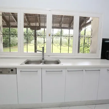 Dimi - 100m Beach, 4 Bdrms, Garden, Sea View *