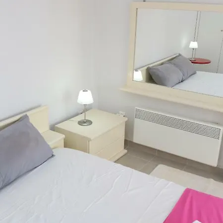 Dimi - 100m Beach, 4 Bdrms, Garden, Sea View *