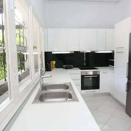 Dimi - 100m Beach, 4 Bdrms, Garden, Sea View Pefkochori