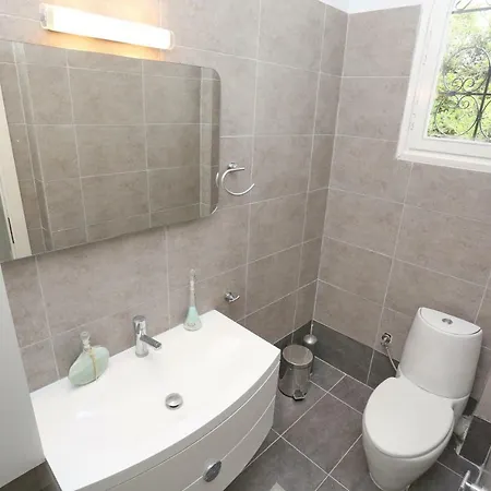 Villa Dimi - 100m Beach, 4 Bdrms, Garden, Sea View
