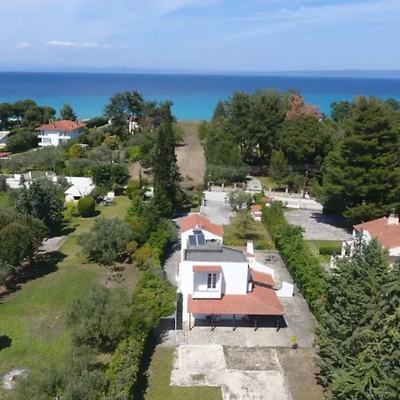 Villa Dimi - 100m Beach, 4 Bdrms, Garden, Sea View Pefkochori